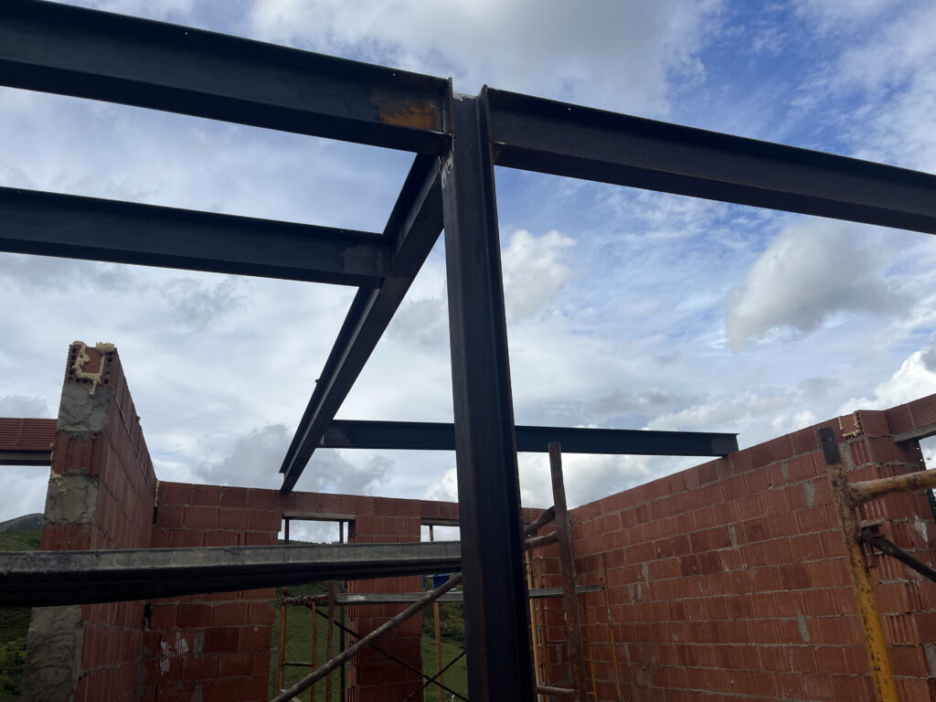 Construcciones metálicas y soldadura en Asturias - Acero Alpha