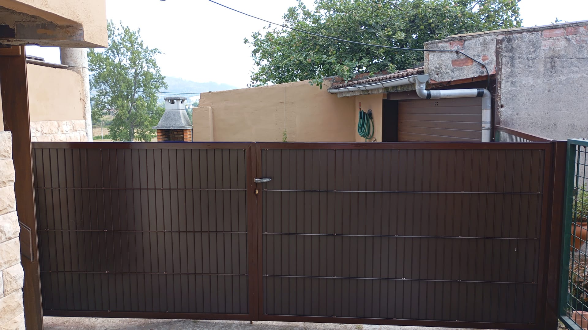 acero alpha construcciones metalicas asturias cierres y portones metalicos