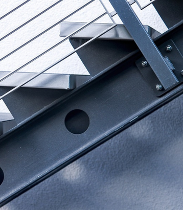 ACEROALPHA Imagen web Escalera metálica con peldaños en inoxidable